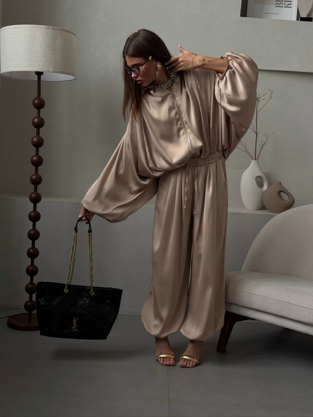 атласный брючный костюм,костюм брючный шелковый,атласный костюм,шелковый костюм,атласный костюм женский