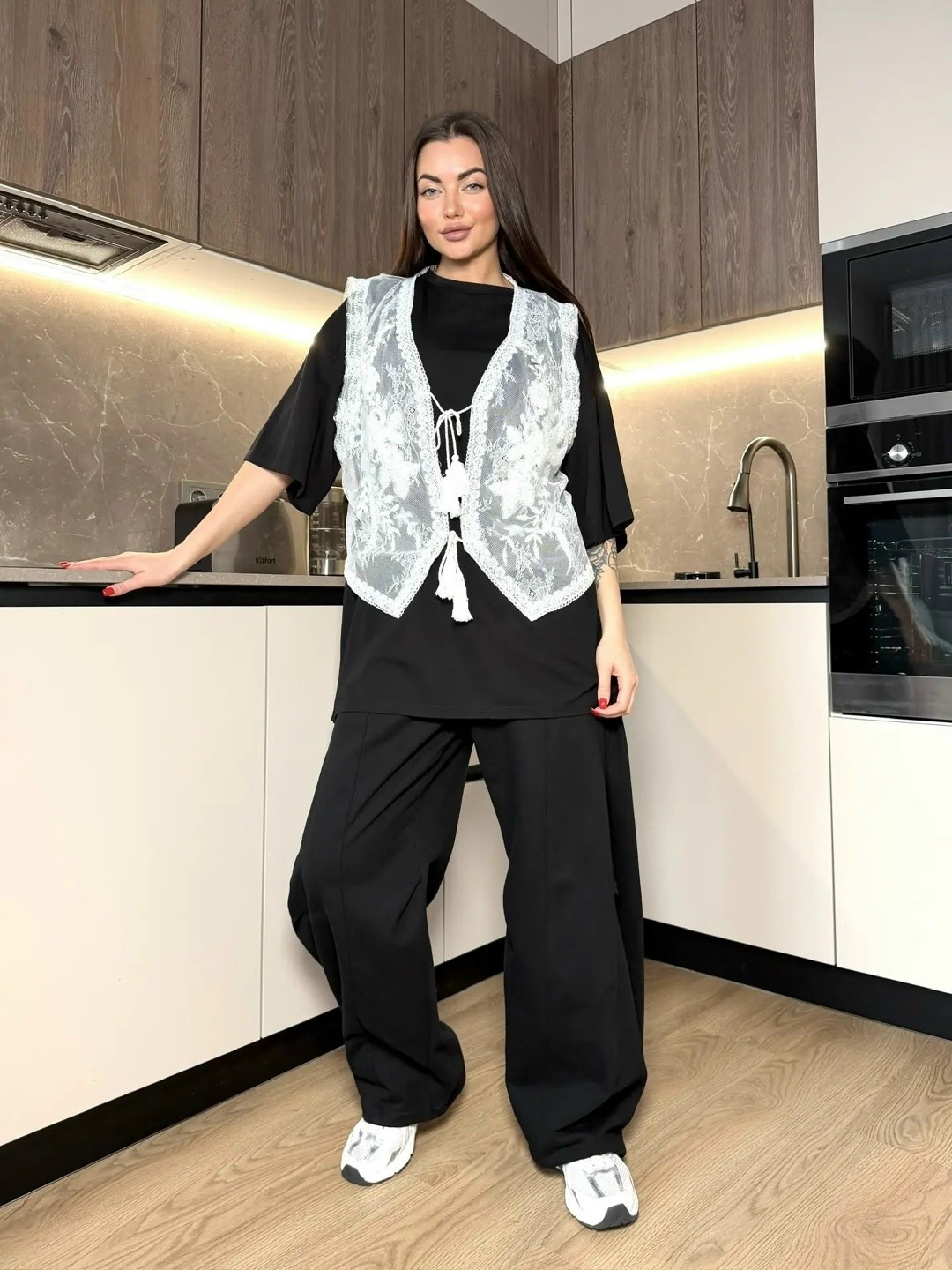 футболка оверсайз варенка со стразами,футболка со стразами оверсайз perfecto collection,женская футболка варенка оверсайз со стразами лия 211706221,серый свитшот,блузка женская