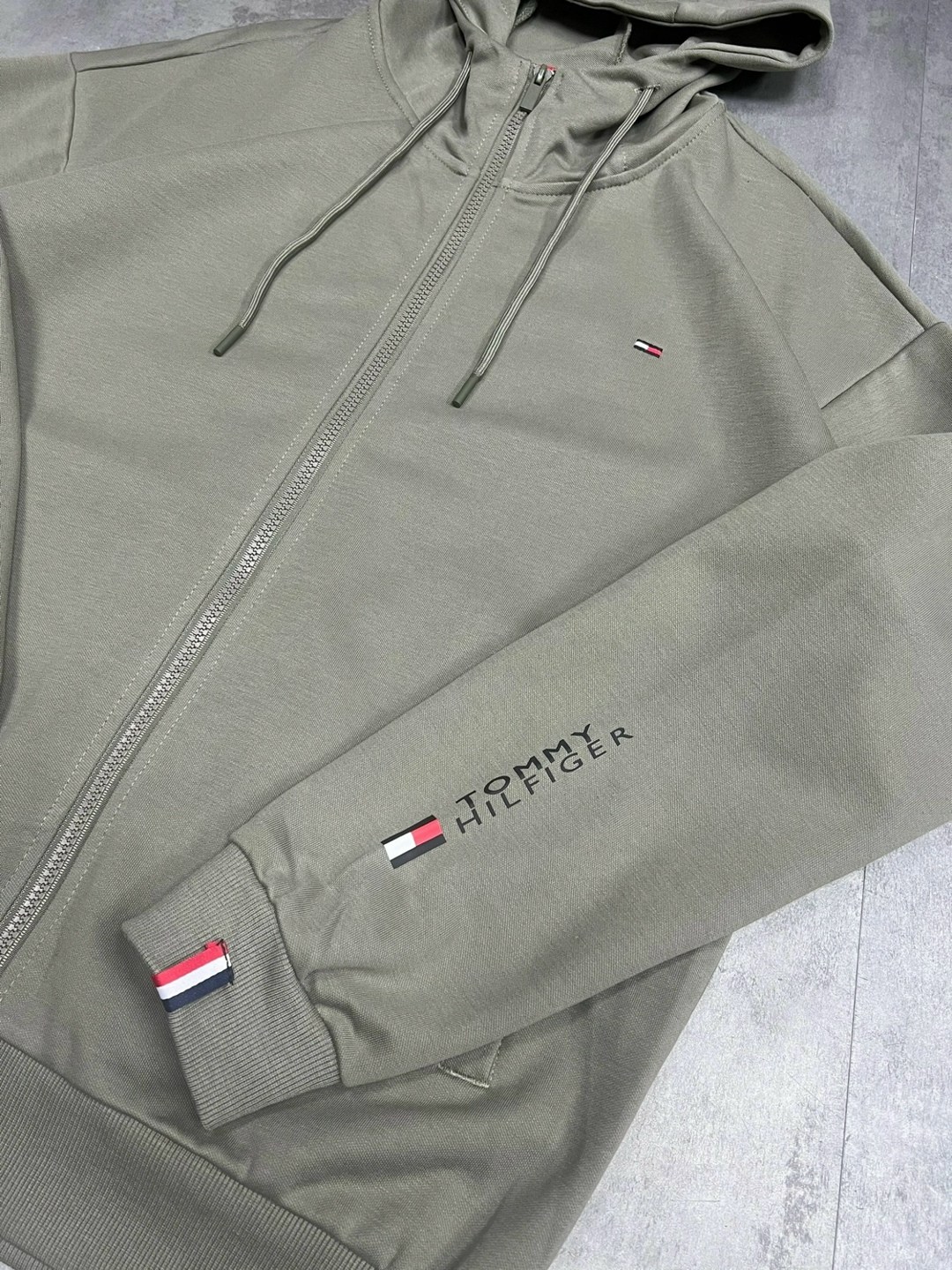 спортивный костюм tommy hilfiger,спортивный костюм томми хилфигер,мужской спортивный костюм на флисе,спортивные костюм,мужские спортивные костюмы