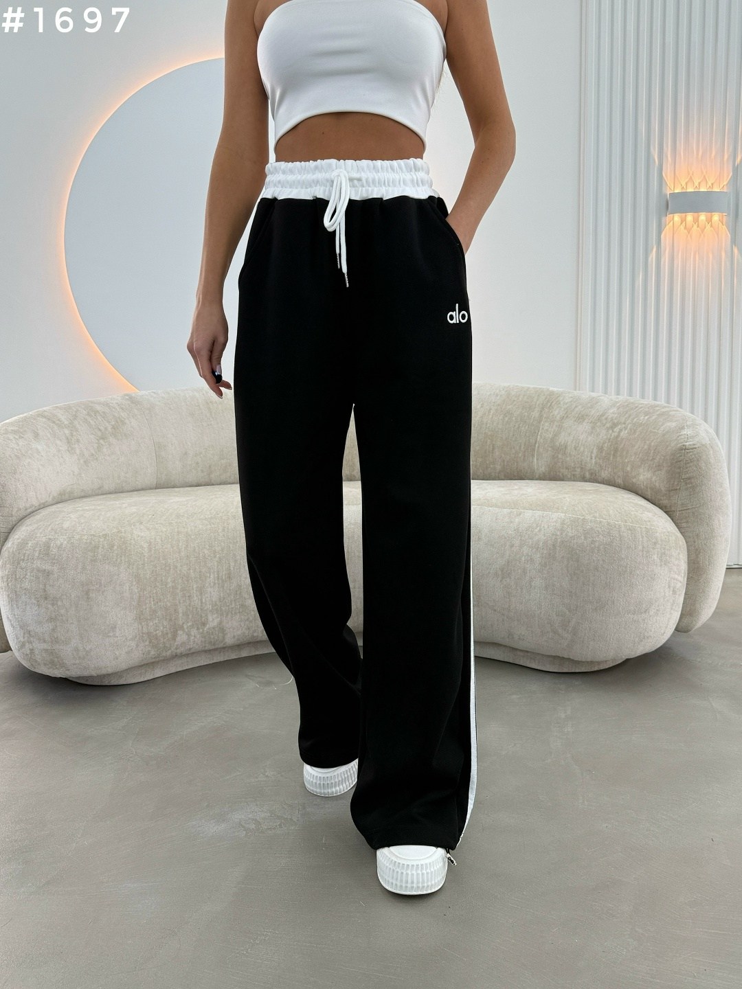 серые спортивные штаны женские широкие,брюки карго с лампасами широкие y2k styfash,спортивные штаны с лампасами,спортивные штаны,спортивные брюки