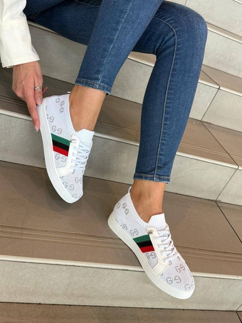 ,повседневные кроссовки,модные кроссовки,спортивная ,повседневная