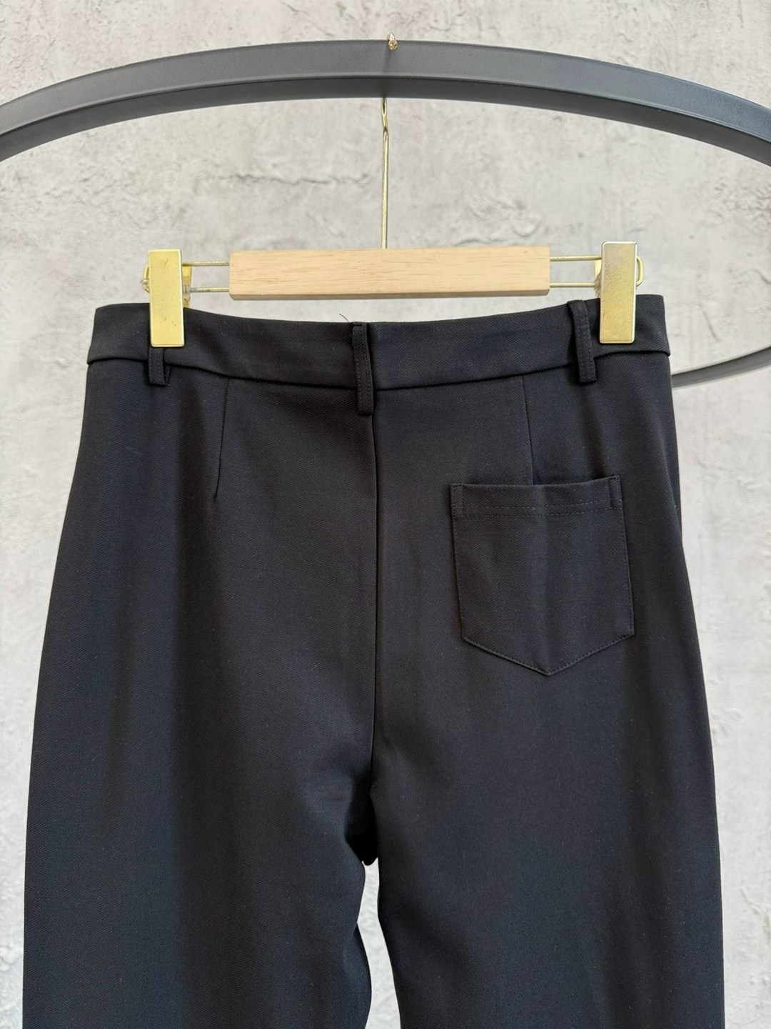 elisabetta franchi расклешенные брюки с логотипом черный,брюки клеш,брюки клеш классические с высокой посадкой plam 233420854,расклешенные брюки,черные брюки клеш