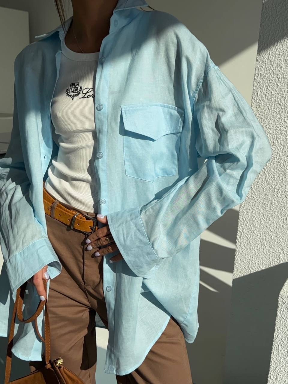 мода стиль,образ с голубой рубашкой,образ с голубой рубашкой женщине,рубашка блузка