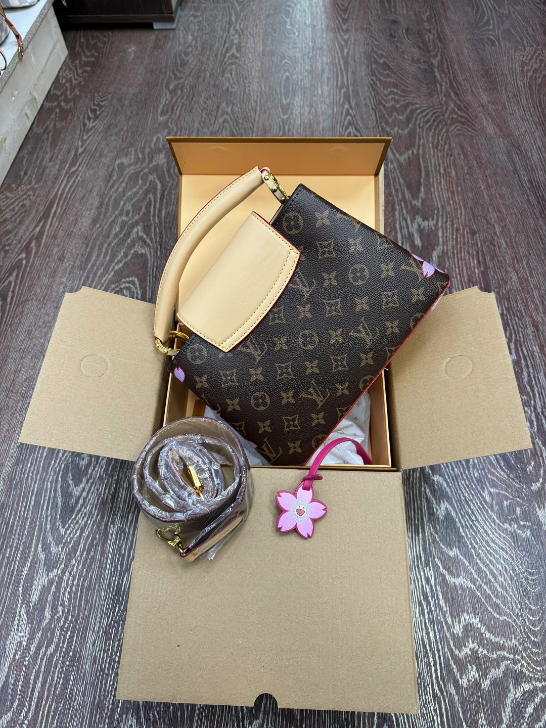 сумка женская louis vuitton,сумка louis vuitton,louis vuitton capucines,louis vuitton cherry blossom,сумка louis vuitton capucines