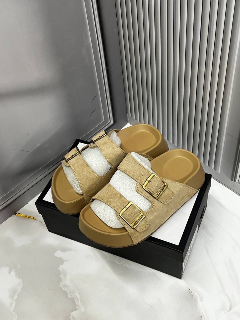 ,шлепанцы женские,модные шлепанцы,женские сандалии,сандалии