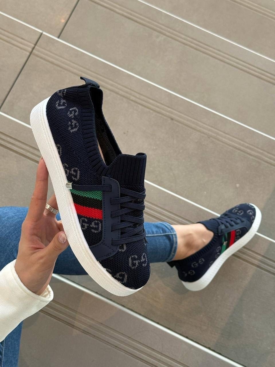 ,повседневные кроссовки,модные кроссовки,спортивная ,повседневная