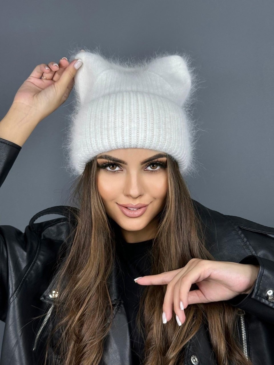 женская вязанная шапка ангора с ушками и подворотом голубая,шапка с ушками ангора,шапка ангорка с ушами,шапка с ушками ангора цвет голубой,женская вязанная шапка ангора с ушками и подворотом серый