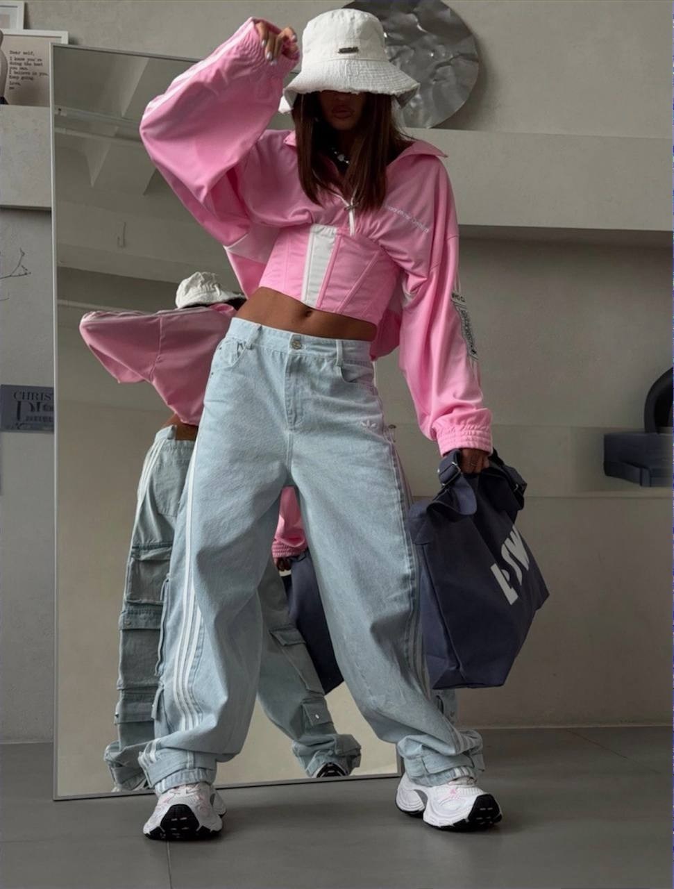 модные брюки,розовые джинсы,одежда в стиле,джинсы-карго с множеством карманов голубые брюки-карго с эффектом потертости