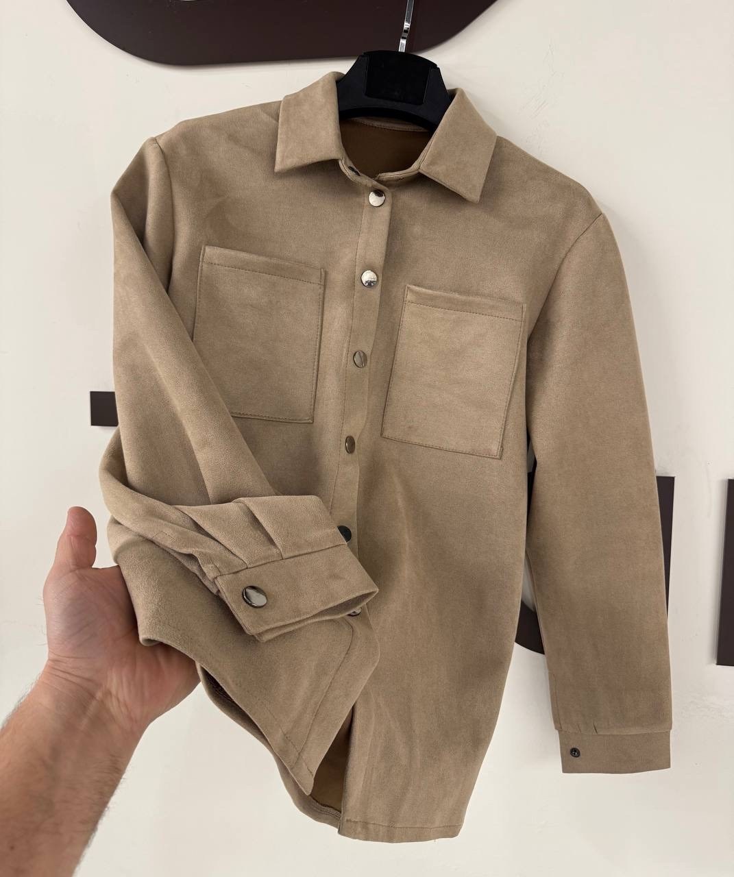 рубашка вельветовая темно-бежевого оттенка,бежевая рубашка,рубашка вельветовая песочного оттенка,вельветовая рубашка,флисовая рубашка