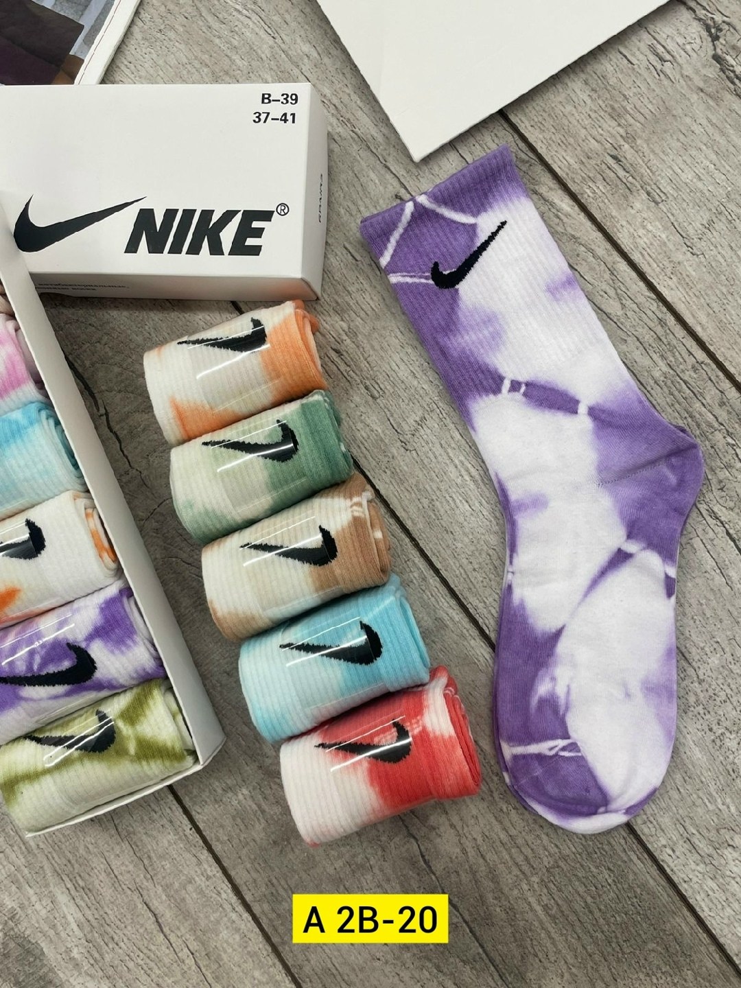 упаковка носков,женские носки набор,спортивные носки средней длины тай дай найк,носки найк тай дай,женские носки в подарочной коробке