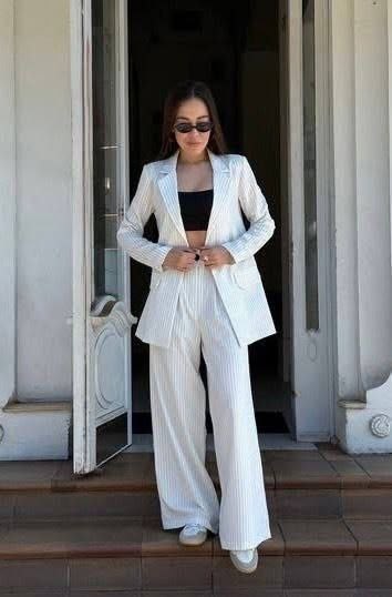 костюм двойка,серый брючный костюм,женские костюмы в полоску,брючный костюм,костюм белый