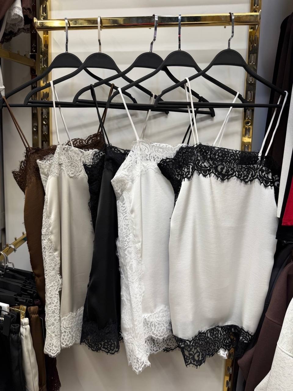 шелковый топ с кружевом,шелковый топ,шелковая майка интимиссими,шелковый топ в бельевом стиле,шелковый топ с кружевом молочного цвета