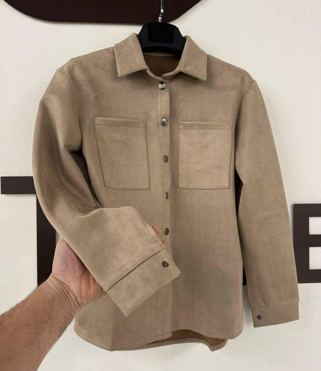 рубашка вельветовая темно-бежевого оттенка,бежевая рубашка,рубашка вельветовая песочного оттенка,вельветовая рубашка,флисовая рубашка