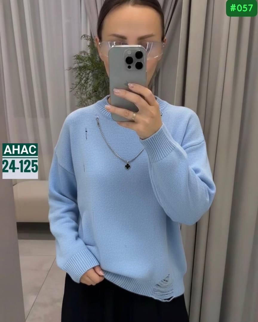 женская кофта,свитер женский,женский джемпер,свитер свободного кроя с рванкой,женская кофта белая