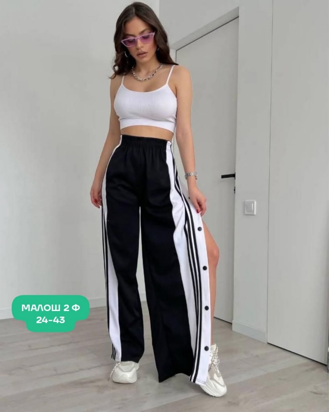 брюки спортивные женские широкие адидас с лампасами арт. 10041907,штаны на полу спортивные брюки женские широкие адидас с лампасами,широкие штаны адидас женские с лампасами,спортивные брюки женские ши