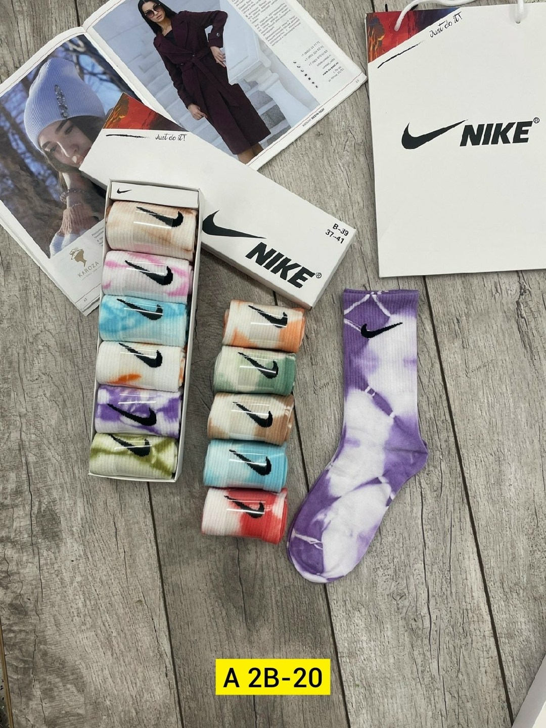 упаковка носков,женские носки набор,спортивные носки средней длины тай дай найк,носки найк тай дай,женские носки в подарочной коробке