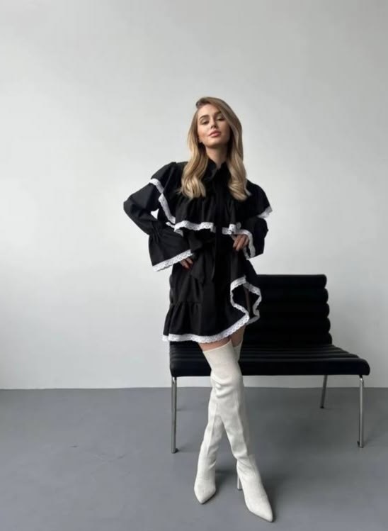 черное платье с рюшами,платье с белым кружевом,черное платье с белыми рюшами,платье с рюшами,платье свободного кроя