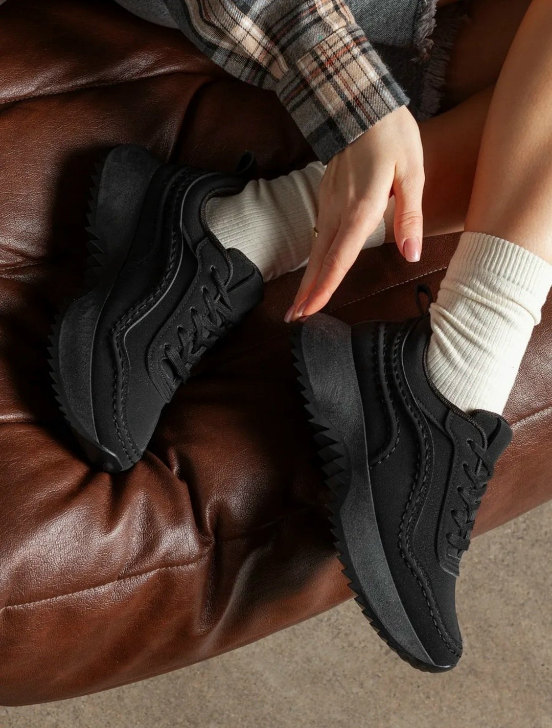 ,кроссовки женские,черные кроссовки,черные кроссовки женские,спортивная