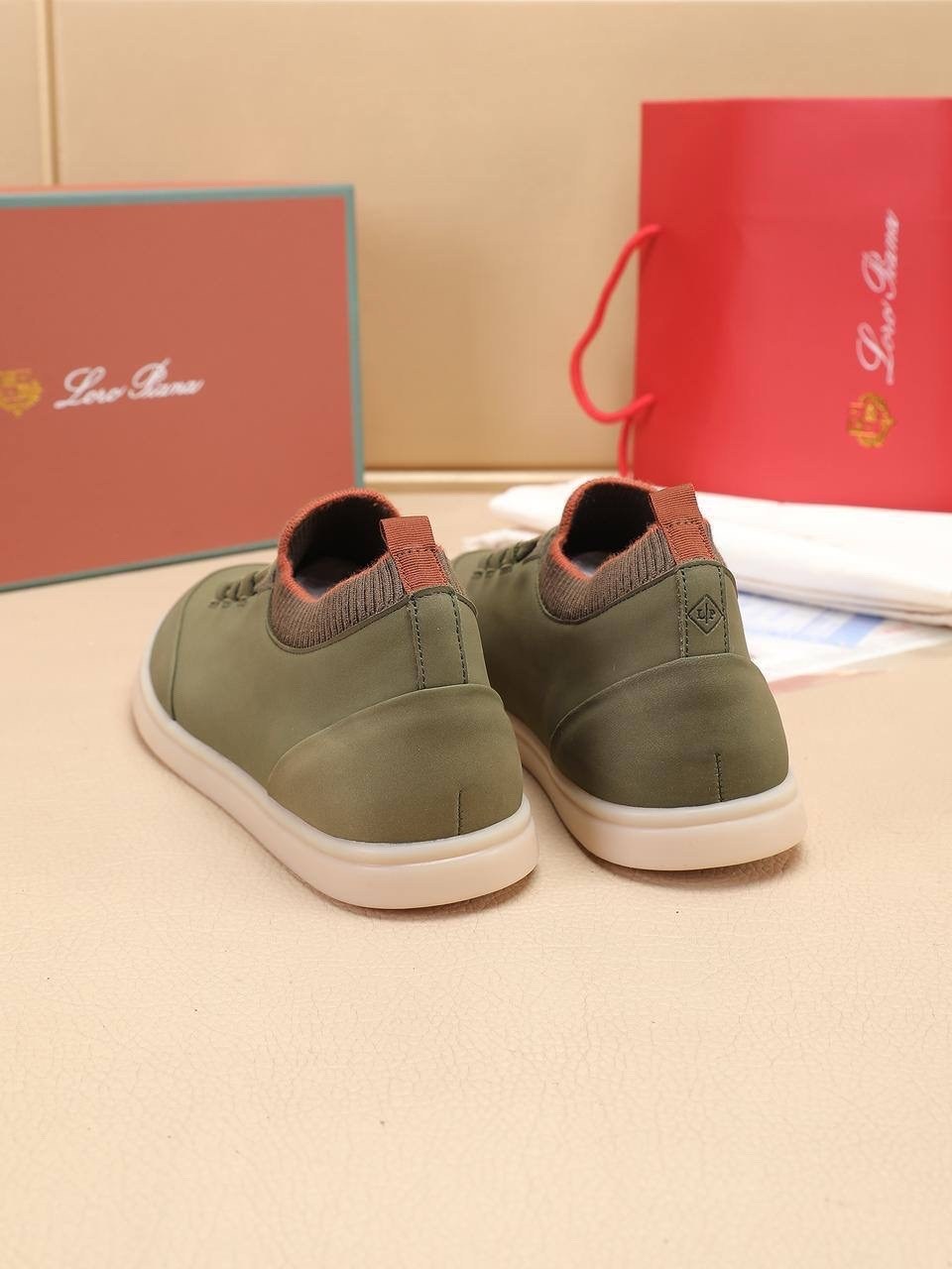 loro piana замшевые кроссовки,,кроссовки loro piana,кеды loro piana,замшевые кроссовки