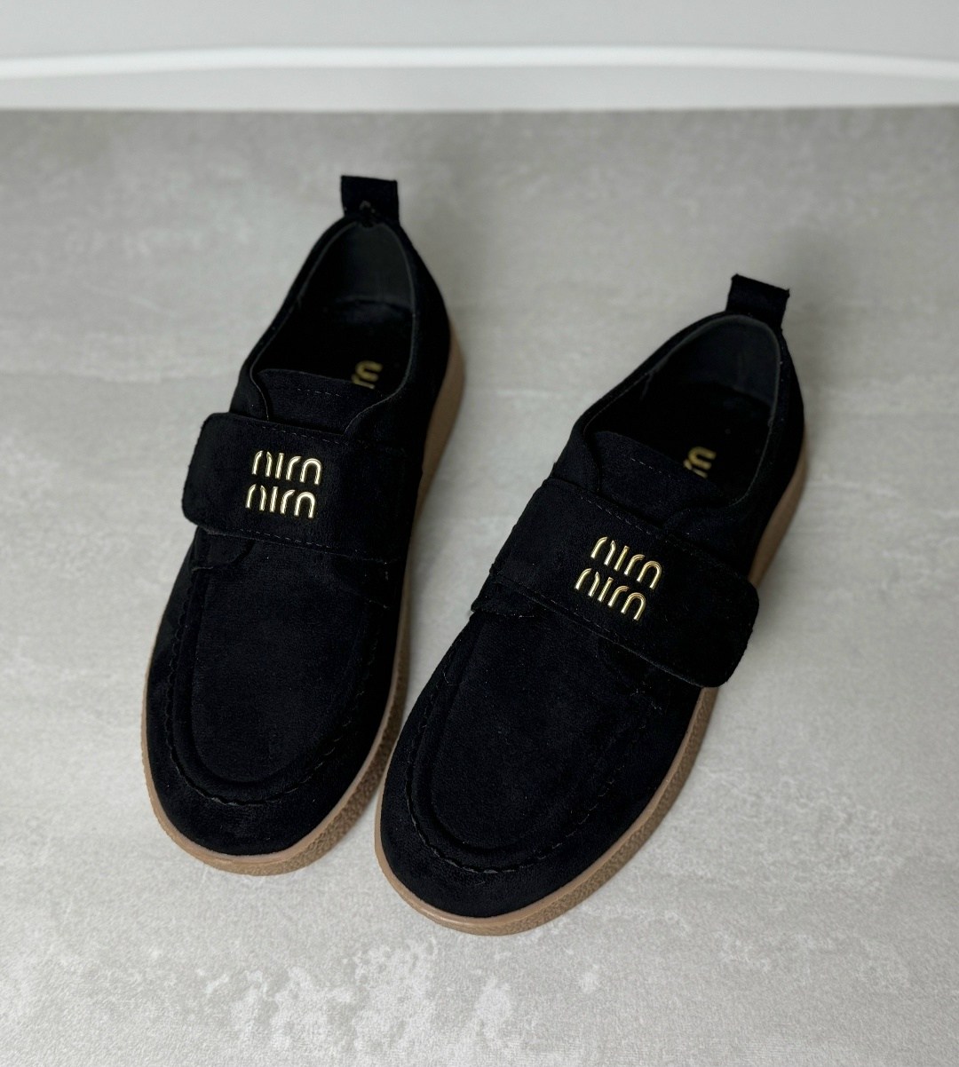 замшевые лоферы miu miu на высокий подошве и фирменной фурнитурой,,лоферы замш,женская ,замшевые лоферы женские