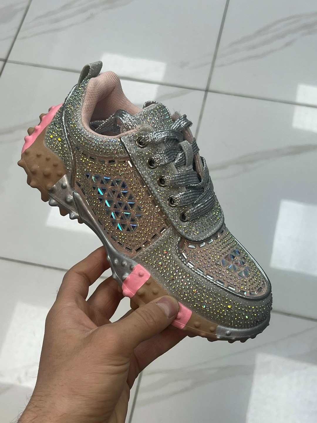 кроссовки со стразами,кроссовки женскиe,кроссовки модные,женские кроссовки со стразами,кроссовки