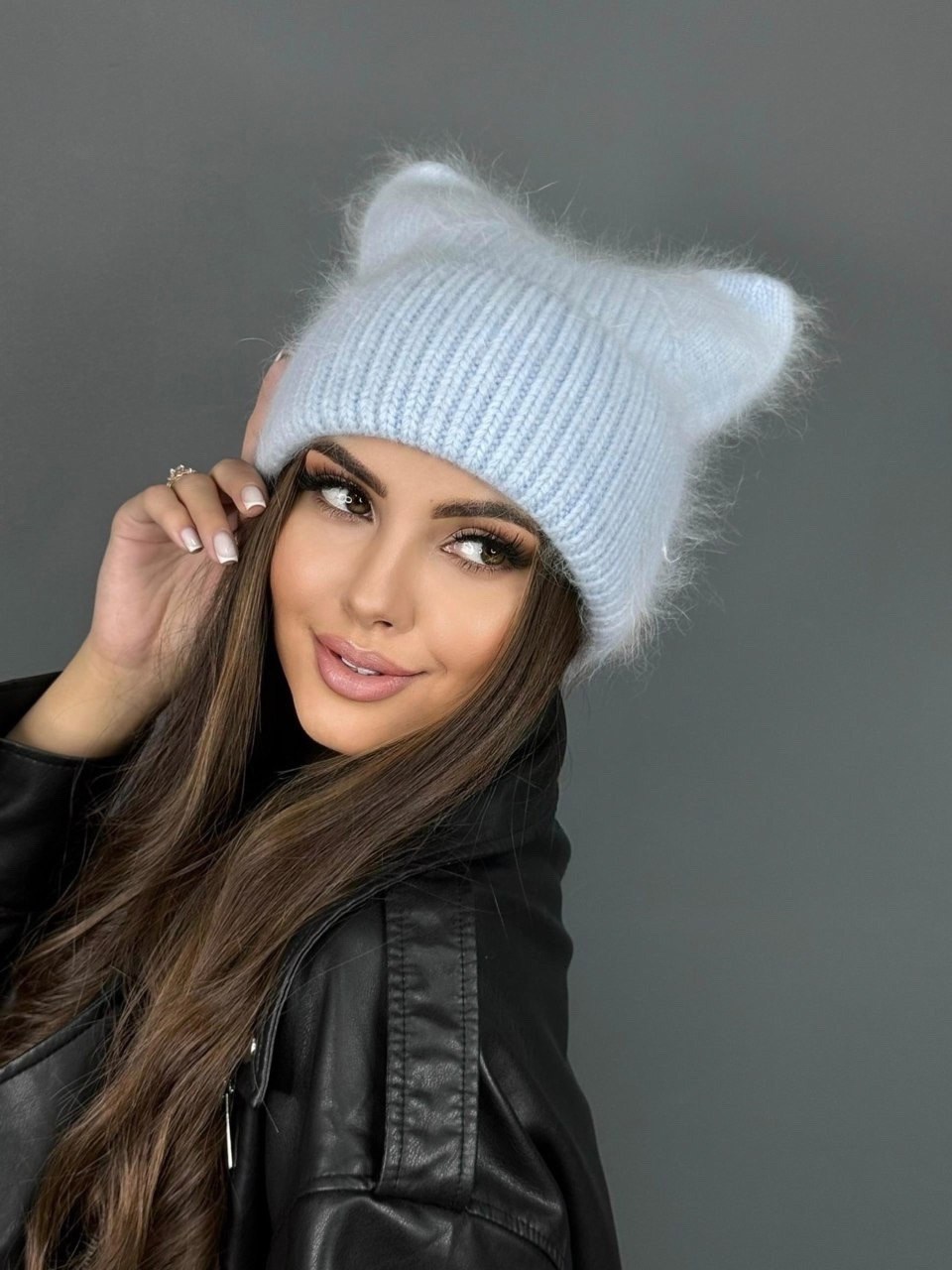 женская вязанная шапка ангора с ушками и подворотом голубая,шапка с ушками ангора,шапка ангорка с ушами,шапка с ушками ангора цвет голубой,женская вязанная шапка ангора с ушками и подворотом серый