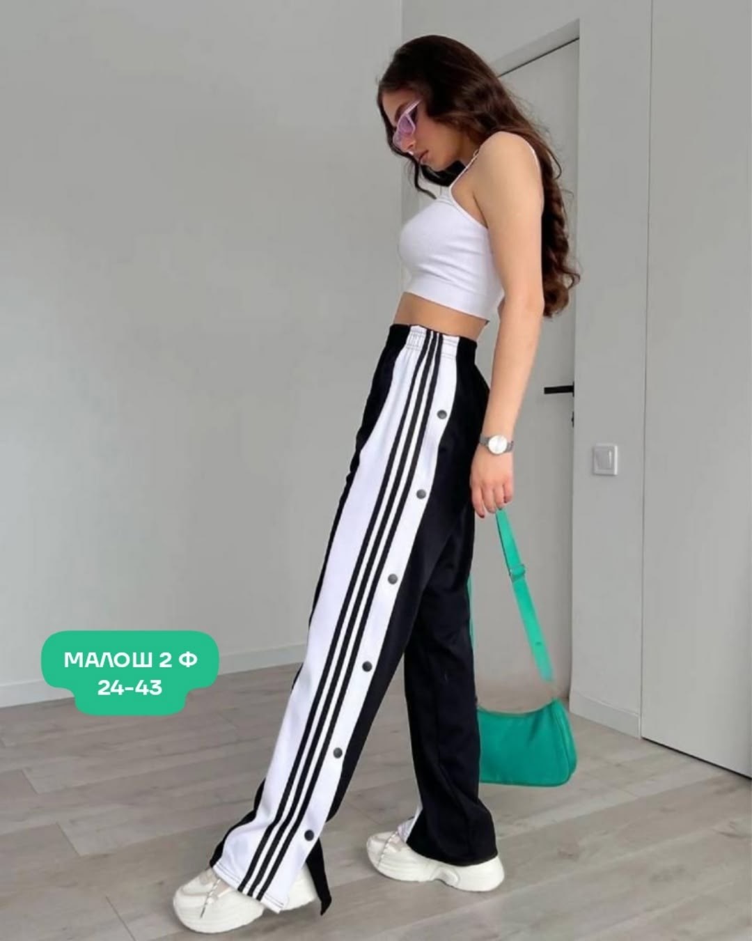 брюки спортивные женские широкие адидас с лампасами арт. 10041907,штаны на полу спортивные брюки женские широкие адидас с лампасами,широкие штаны адидас женские с лампасами,спортивные брюки женские ши