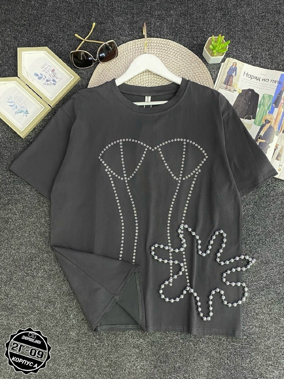 женская футболка,футболка со стразами,футболка с цепочкой,футболка женская оверсайз со стразами,футболка со стразами женская