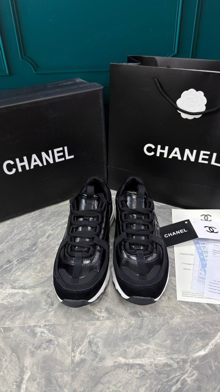 женские кроссовки chanel,кроссовки chanel,модные вентилируемые кроссовки chanel,женские комбинированные кроссовки chanel 2026-2026 черные с коричневым и белым логотипом,chanel женские кожаные кроссовк