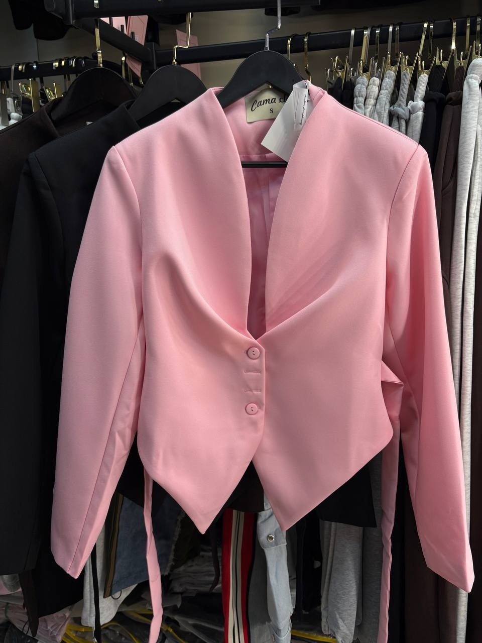 пиджак розовый,женские жакеты,пиджак женский,пиджак короткий,женский пиджак с открытой спиной розовый