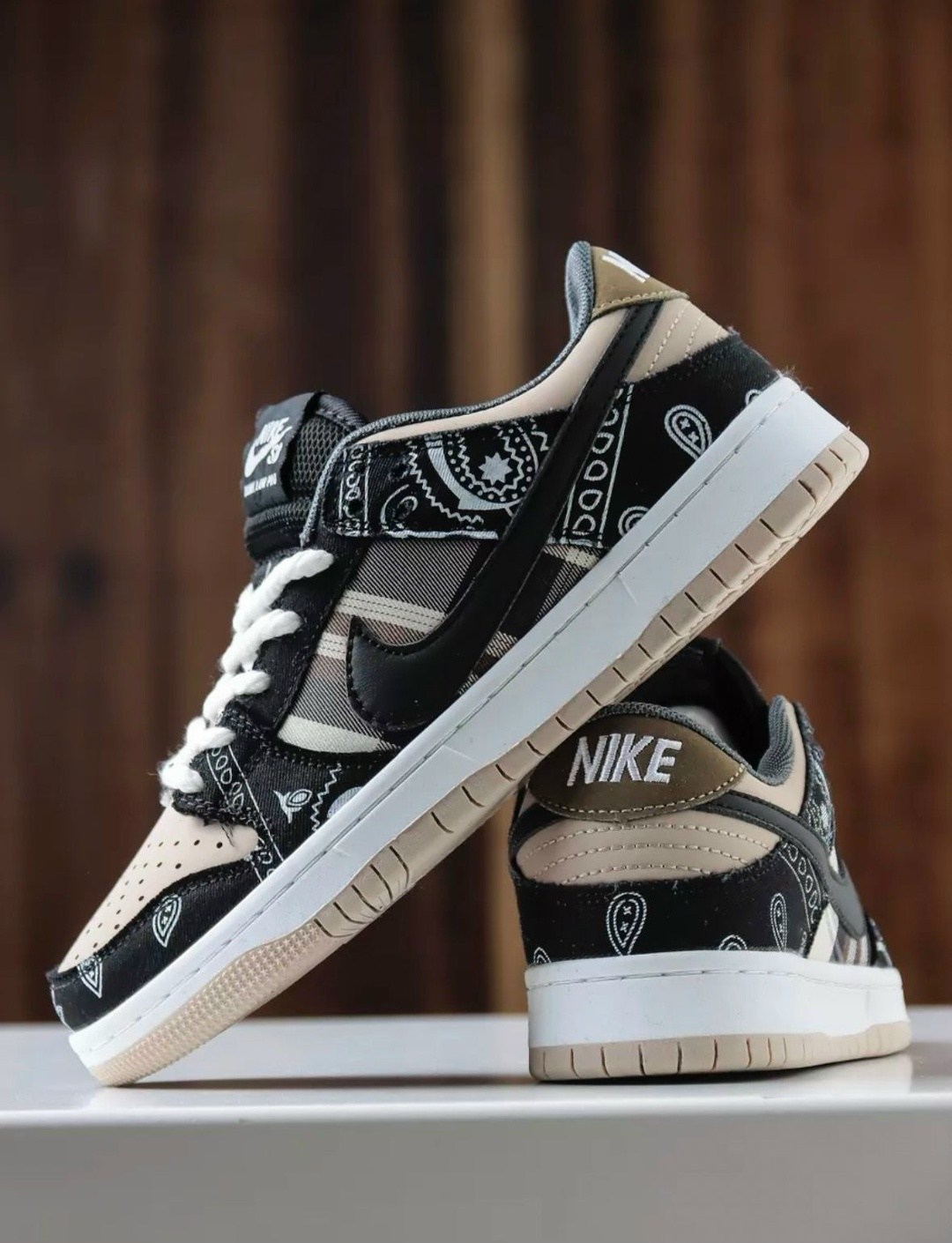 nike air jordan 1 low,nike air jordan 1 low travis scott,nike air jordan 1 low travis scott reverse mocha,кроссовки найк аир джордан,кроссовки nike air jordan 1 low