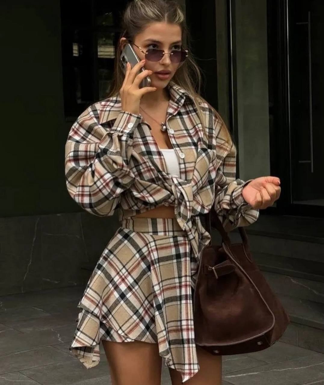 костюм с короткой юбкой и рубашкой в клетку,костюм в клетку,костюм с юбкой и рубашкой,рубашка с юбкой в клетку,костюм в клетку рубашка оверсайз и юбка