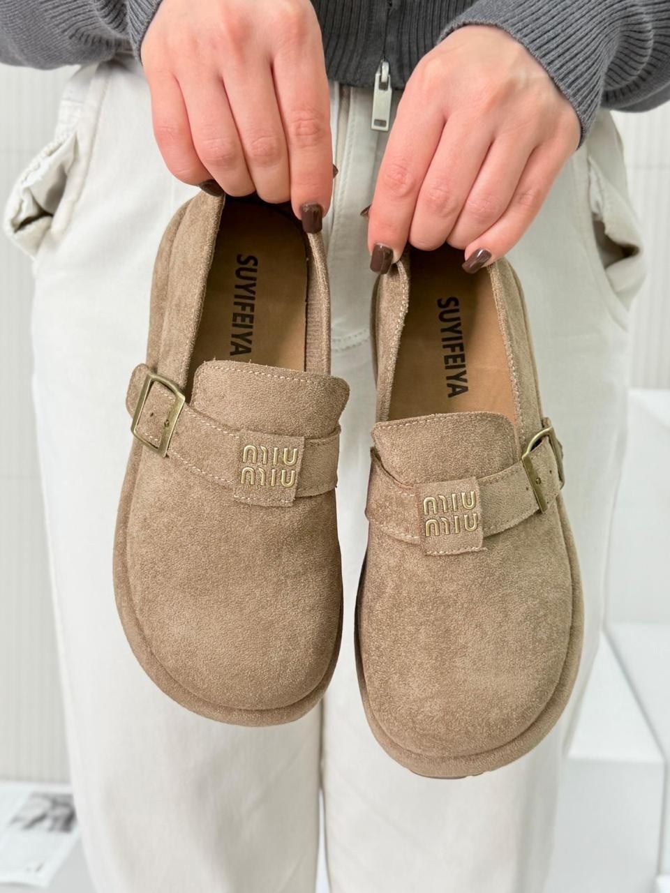 замшевые лоферы miu miu на высокий подошве и фирменной фурнитурой,лоферы miu miu на высокий подошве,, женская,лоферы замш