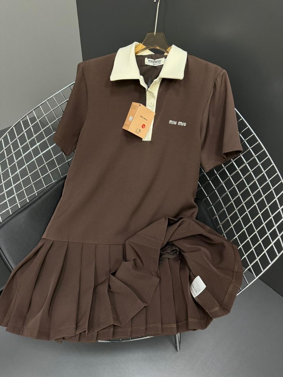 трикотажное платье,платье поло,трикотажное платье мини,платье коричневое,платье