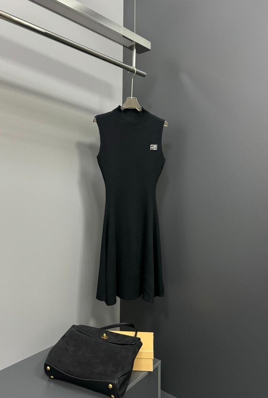 модное платье,платье,стильное платье,платье приталенное,костюм с юбкой