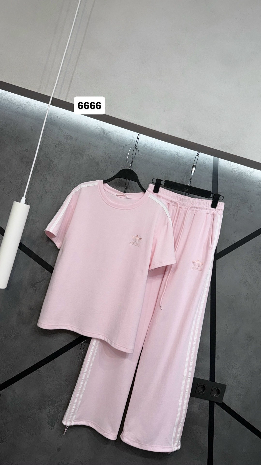 спортивный костюм adidas,комплект одежды adidas sportswear,костюм спортивный женский adidas,спортивный костюм,костюм женский спортивный