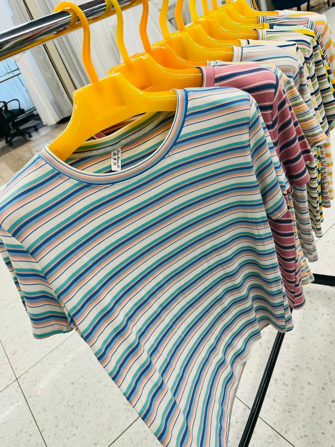 футболка в полоску,летние футболки,женская полосатая футболка,радужная футболка в полоску,радужно полосатая футболка