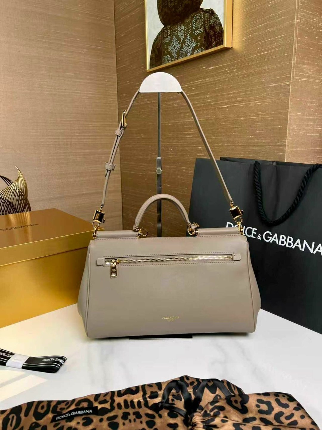 dolce&gabbana бежевая кожаная сумка с короткими ручками,сумка dolce & gabbana,большая сумка-тоут sicily dolce & gabbana серый,сумка dolce & gabbana sicily,сумка dolce & gabbana sicily серый