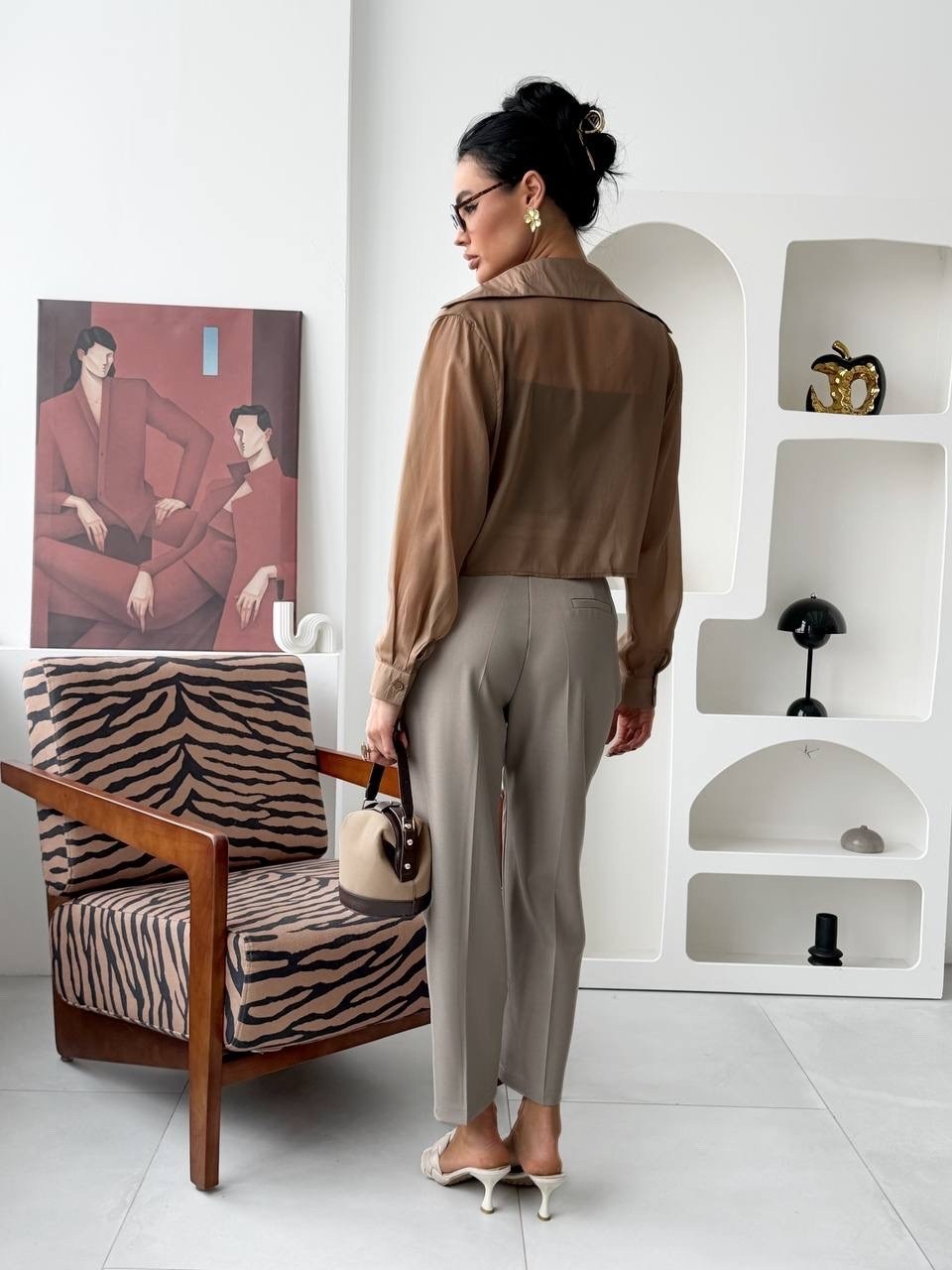 модные брюки,классические брюки,брюки с рубашкой,бежевые брюки