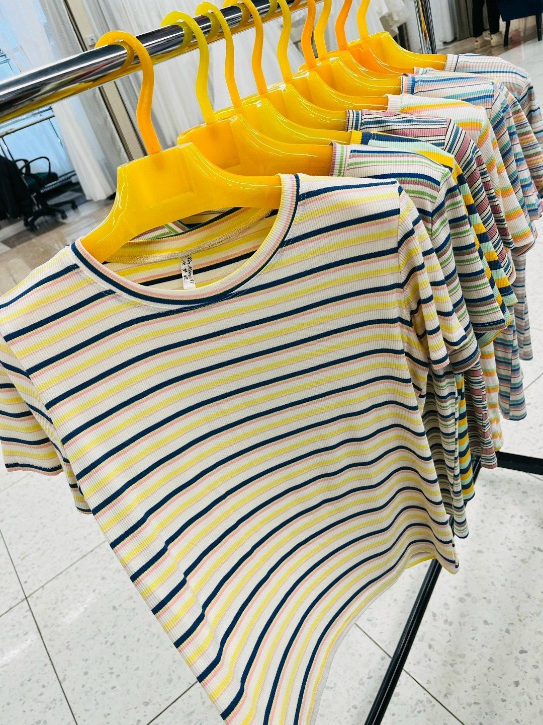 футболка в полоску,летние футболки,женская полосатая футболка,радужная футболка в полоску,радужно полосатая футболка