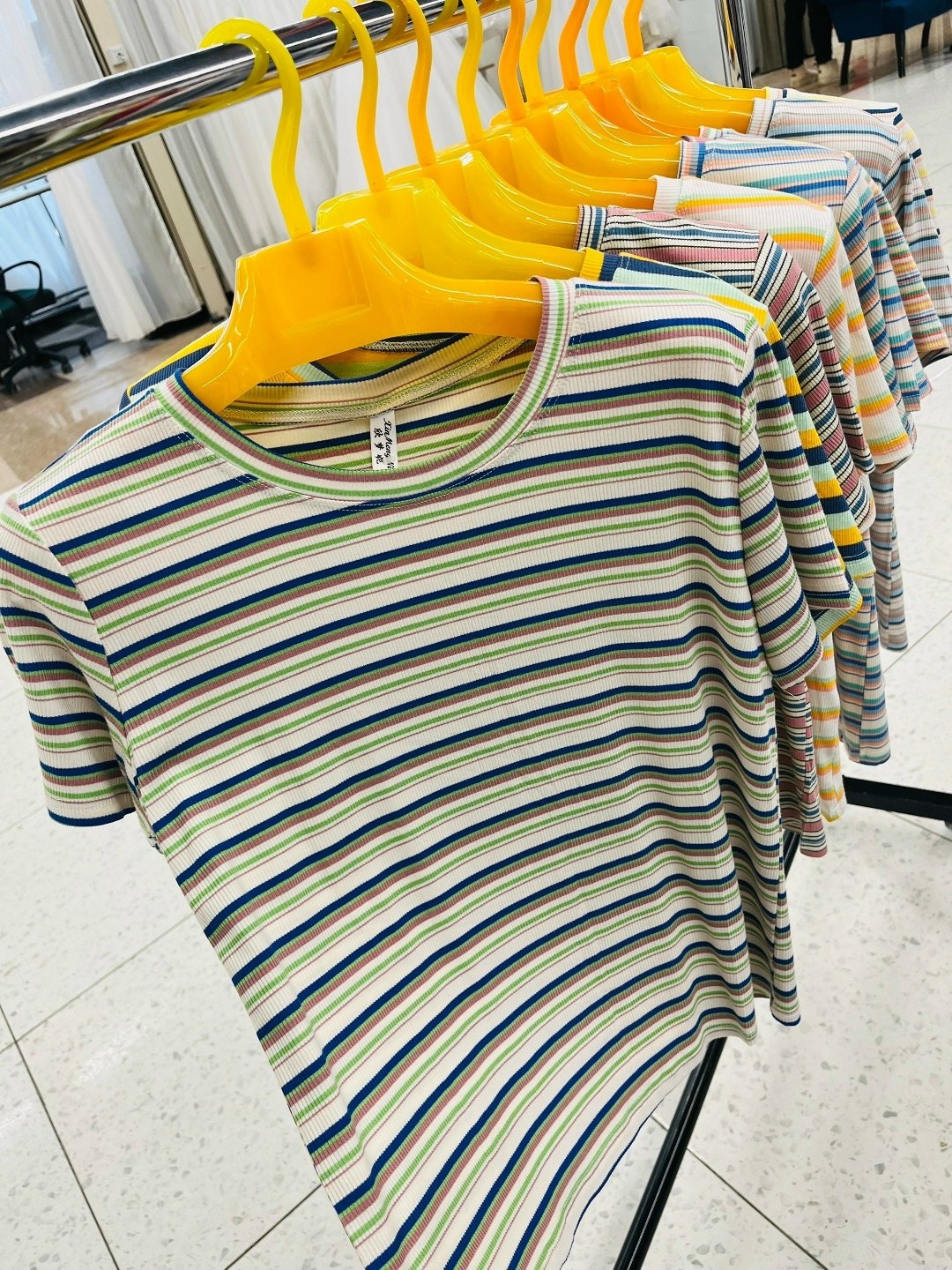 футболка в полоску,летние футболки,женская полосатая футболка,радужная футболка в полоску,радужно полосатая футболка