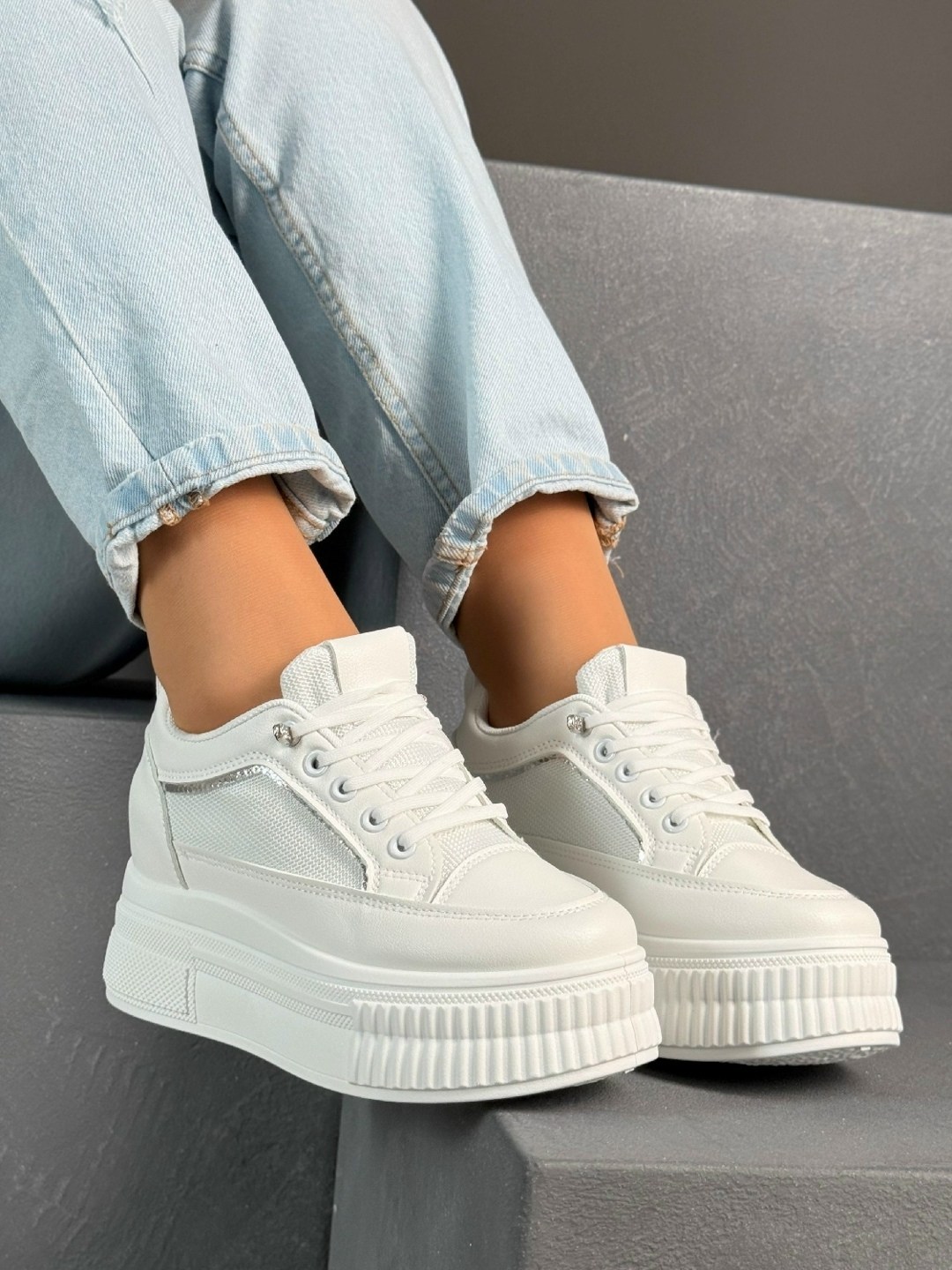 женские кроссовки,белые женские кроссовки,белые кроссовки женские на высокой подошве,кроссовки светлые женские белые с высокой подошвой,