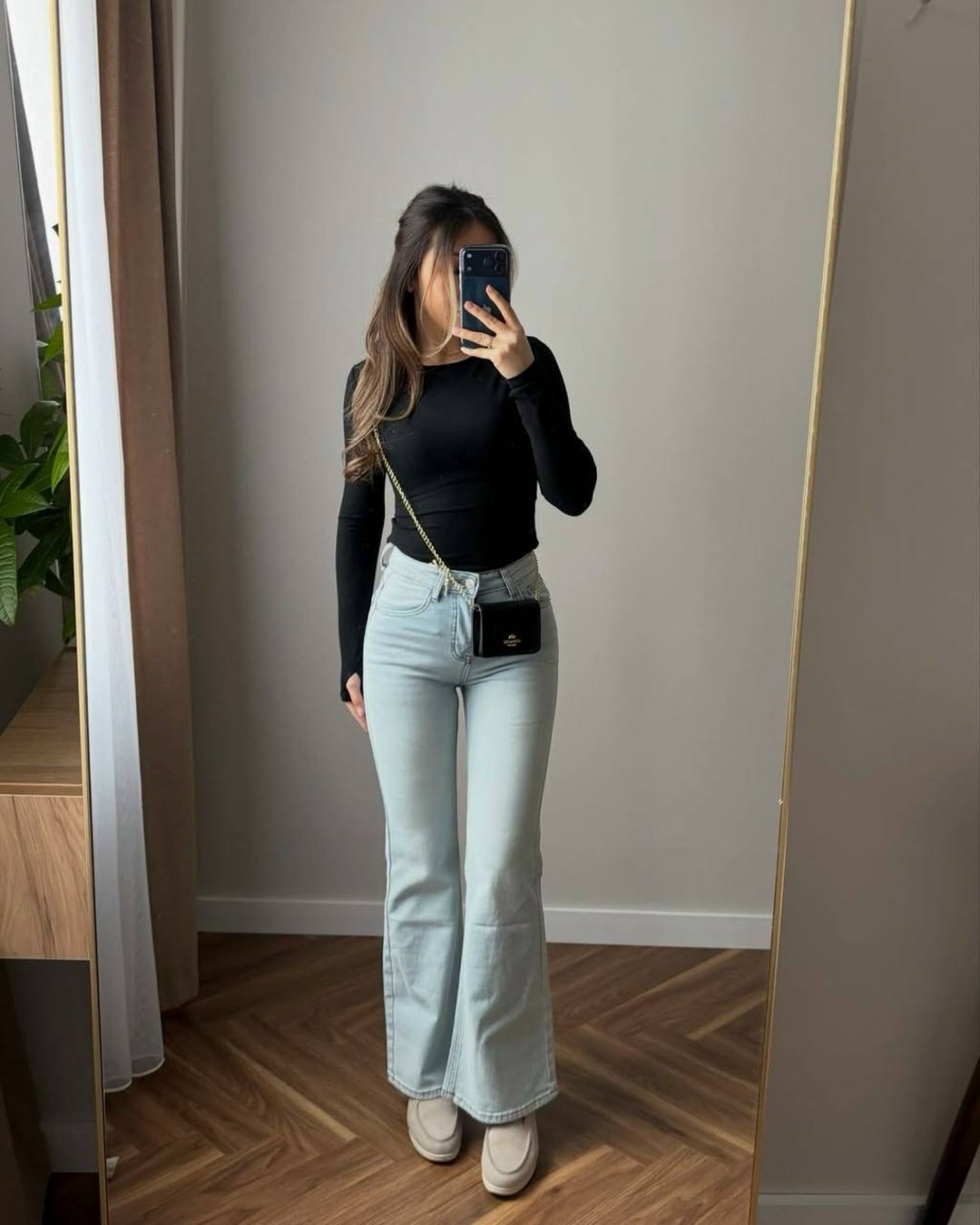 женские джинсы клеш,джинсы клеш,джинсы стильные,джинсы клеш 2026 модные тенденции,джинсы кэжуал