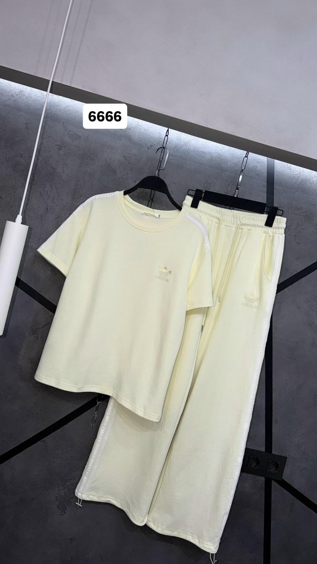 спортивный костюм adidas,комплект одежды adidas sportswear,костюм спортивный женский adidas,спортивный костюм,костюм женский спортивный