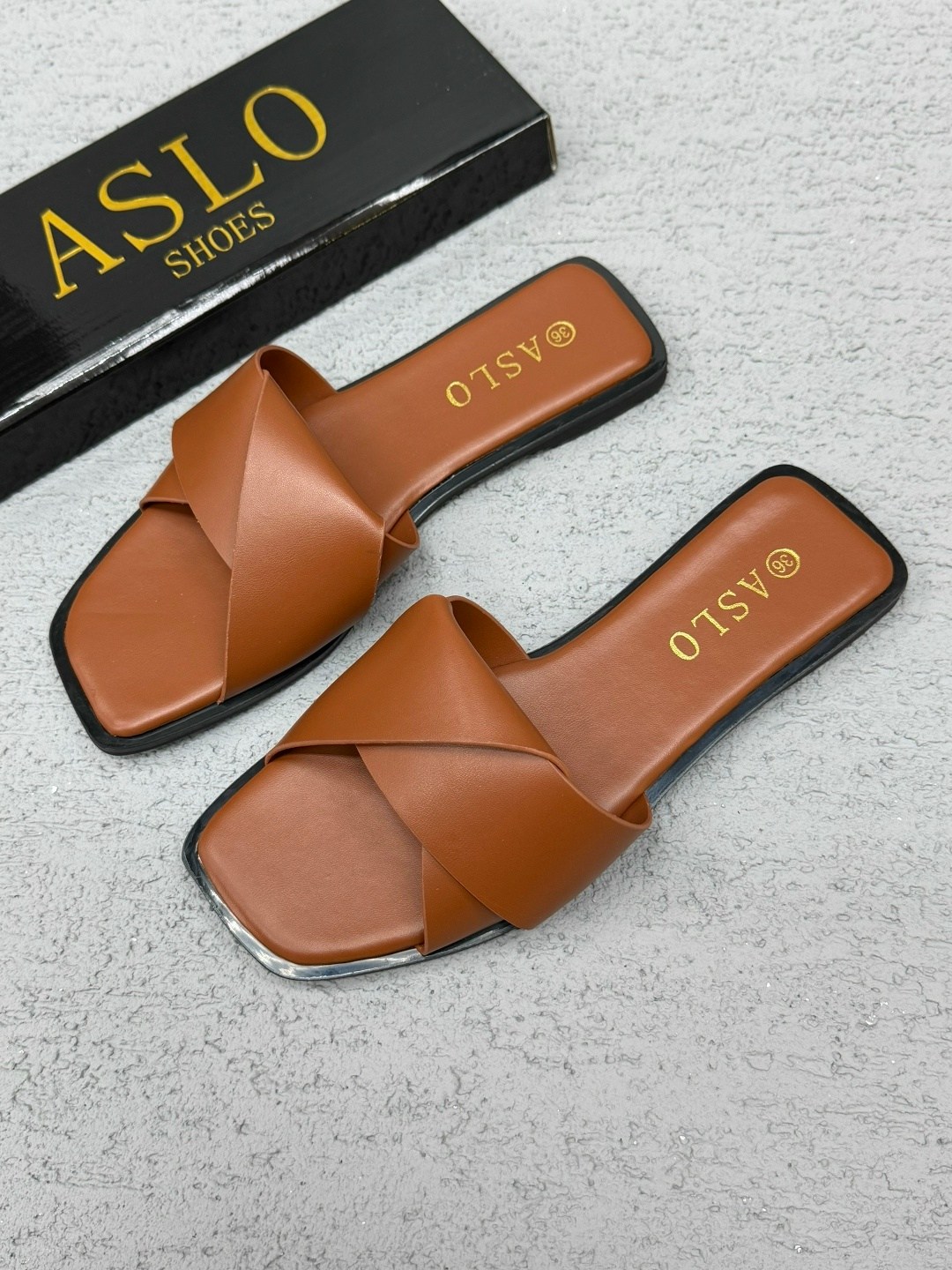 ,женские шлепанцы,модные шлепанцы,шлепанцы летние женские,шлепанцы на плоской подошве