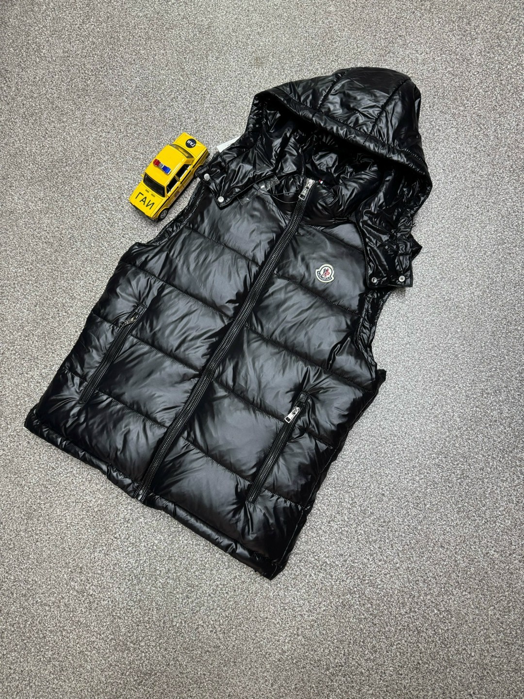 жилетка moncler,жилет moncler,жилетка монклер оригинал,жилетка монклер,жилет монклер
