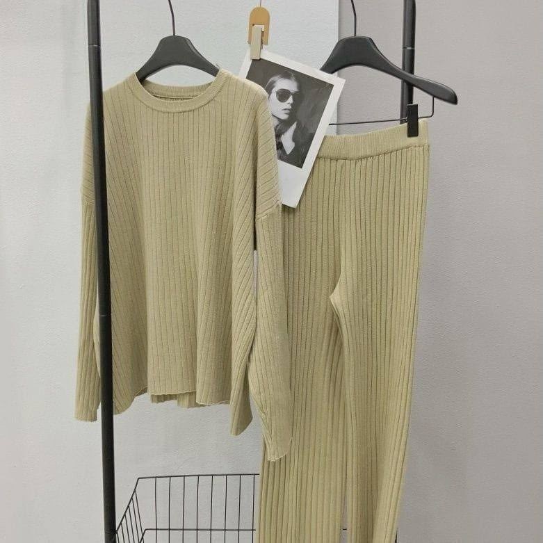 трикотажные костюмы,женский трикотажный костюм из двух предметов,трикотажные костюмы женские,вязаные костюмы женские,вязаные костюмы