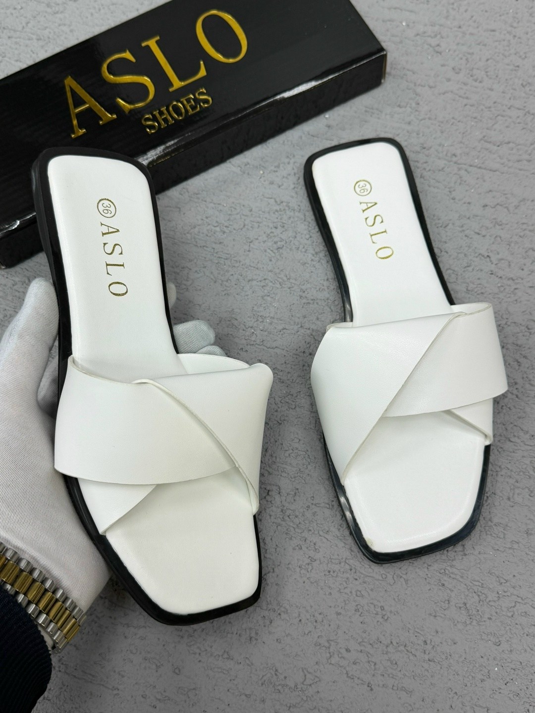 ,женские шлепанцы,модные шлепанцы,шлепанцы летние женские,шлепанцы на плоской подошве