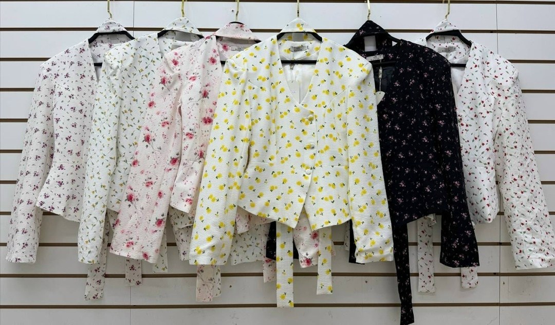 девушка,блузка для женщин,блуза с баской с объемными рукавами emberens 197800298,блуза нарядная с объемными рукавами emberens цвет белый,блуза нарядная с объемными рукавами emberens 241992081