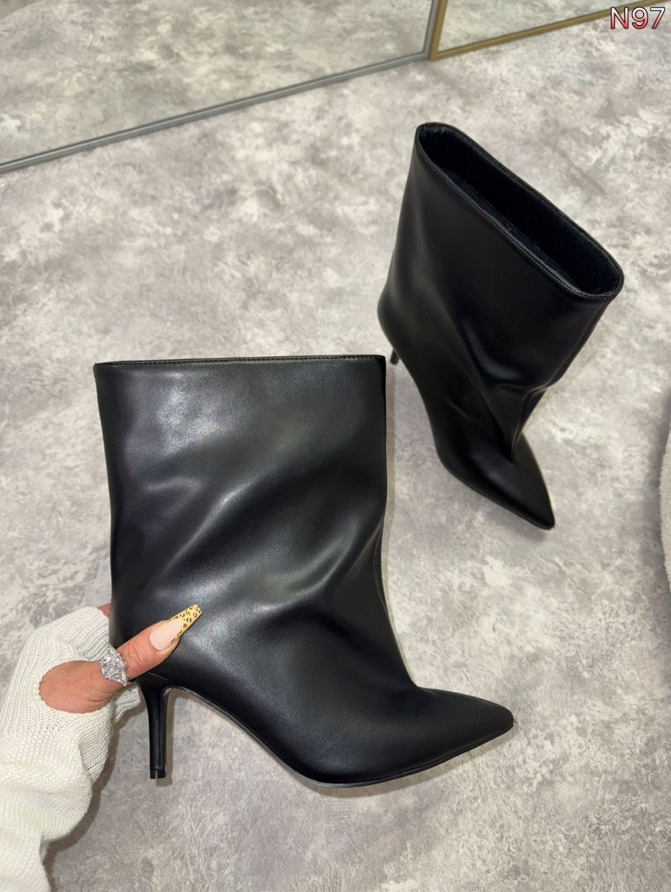 ботильоны демисезонные на шпильке pavlo montti,ботильоны на каблуке с острым носом демисезон полусапожки adilini 284510239,ботильоны на каблуке с острым носом демисезон полусапожки,ботильоны на шпильк